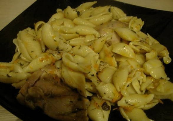 Макароны с курицей в казане