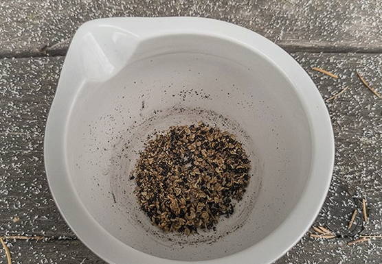 Макароны с мясом в казане на плите