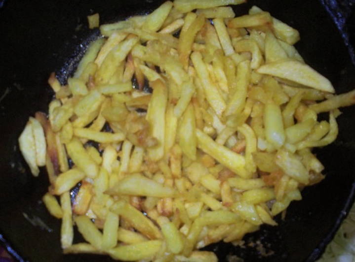 Салат «Козел в огороде» с мясом и жареной картошкой