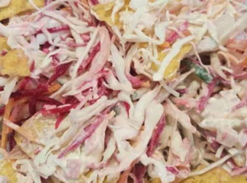 Салат «Козел в огороде» с колбасой