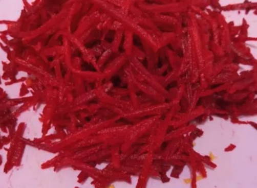 Салат «Козел в огороде» с колбасой