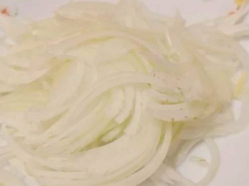 Салат «Козел в огороде» с колбасой