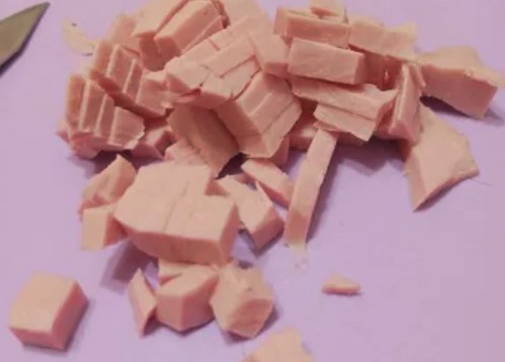 Салат «Козел в огороде» с колбасой