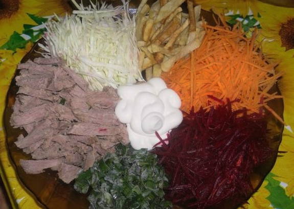 Салат «Козел в огороде» с говядиной