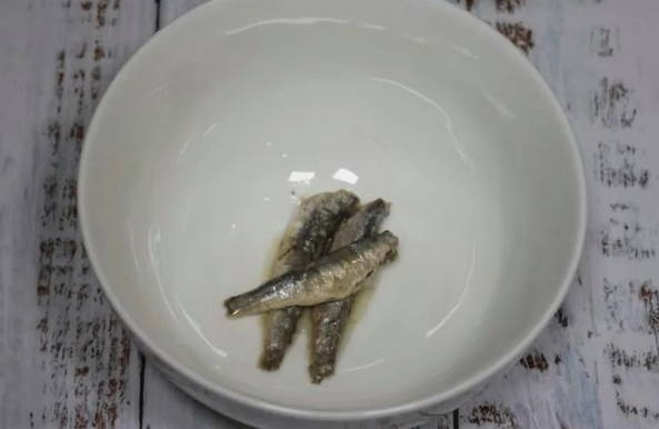 Соус с анчоусами для салата Цезарь
