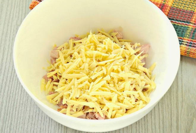 Салат «Королевский» с копченой курицей