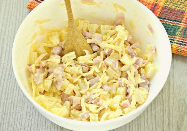 Салат «Королевский» с копченой курицей