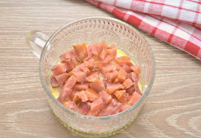 Салат «Королевская шуба» с красной рыбой