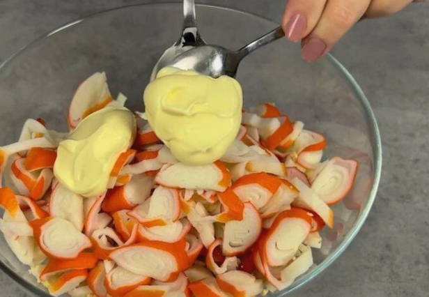 Салат «Коралловый риф» с кальмарами
