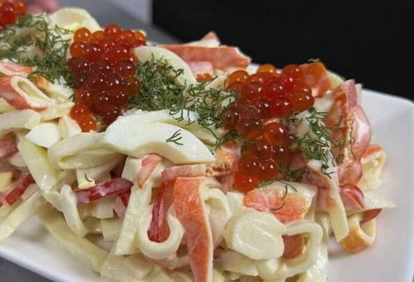 Салат «Коралловый риф» с кальмарами