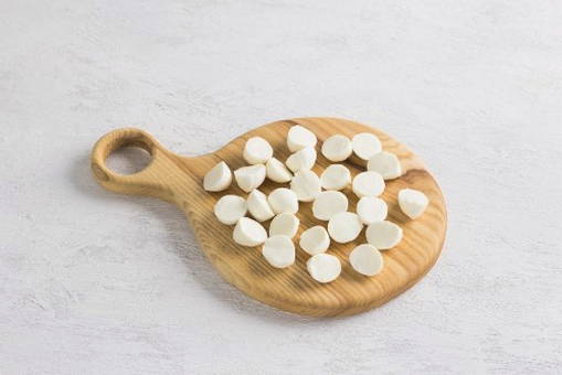 Салат из рукколы с помидорами, моцареллой и бальзамическим соусом