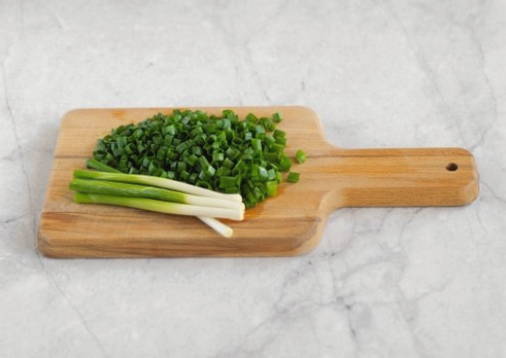 Салат из печени трески с яйцом и свежим огурцом