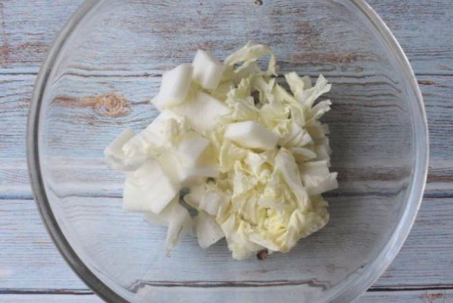 Салат из пекинской капусты с огурцом, помидором и яйцом