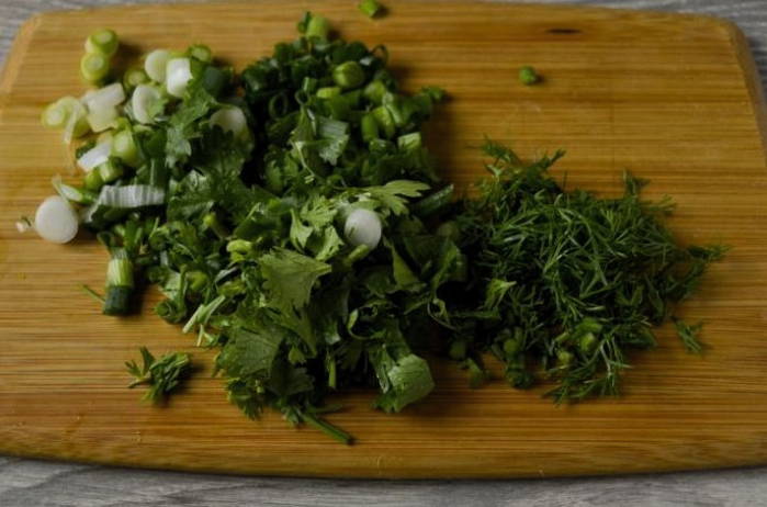 Салат из пекинской капусты с огурцом, яйцом и колбасой