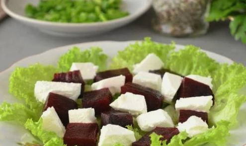 Салат из вареной свеклы с сыром фета