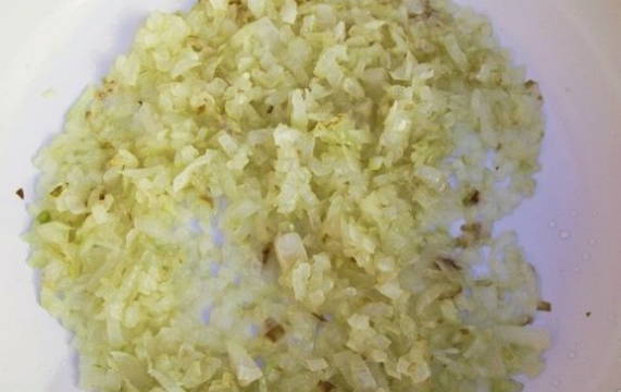 Салат из вареной свеклы с грецкими орехами Салат из вареной свеклы с грецкими орехами