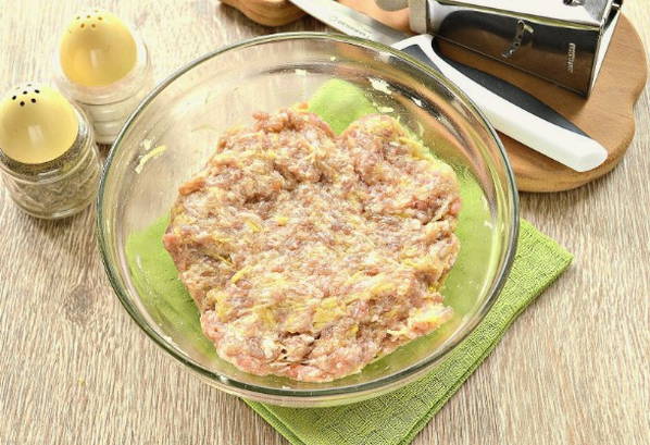 Котлеты с картошкой и фаршем на сковороде