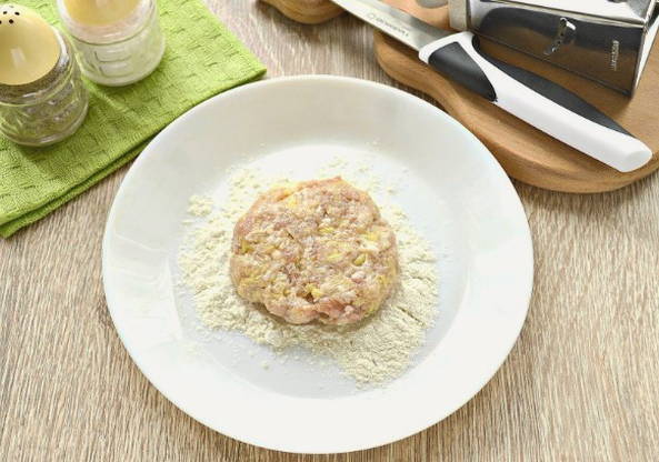 Котлеты с картошкой и фаршем на сковороде