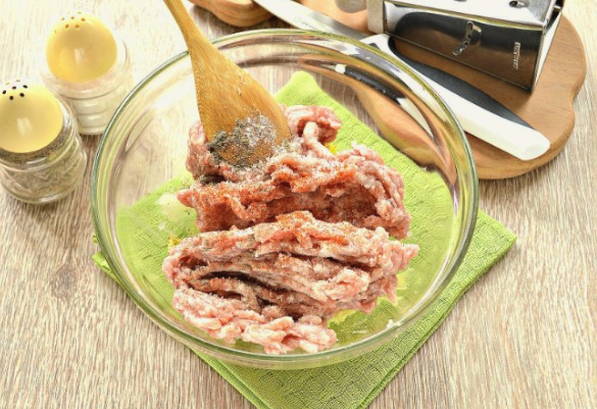 Котлеты с картошкой и фаршем на сковороде