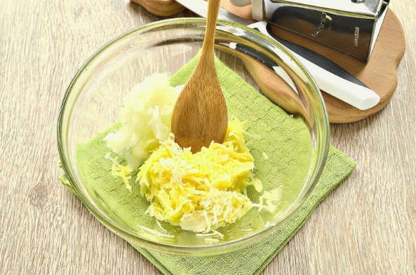 Котлеты с картошкой и фаршем на сковороде