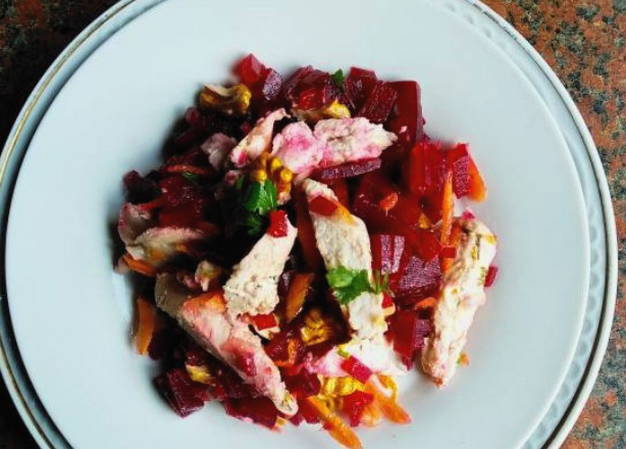 Салат из вареной свеклы с курицей