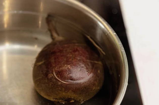 Салат из вареной свеклы с курицей