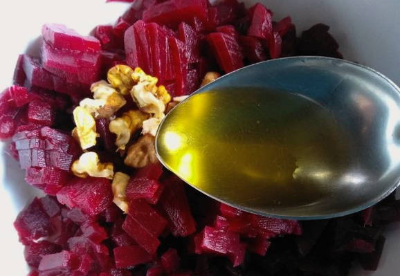 Салат из вареной свеклы с курицей