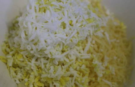 Салат из вареной свеклы с зеленым горошком