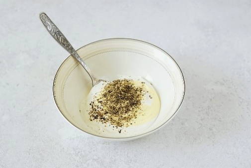 Салат из свежей капусты с колбасой и кукурузой