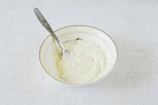 Салат из свежей капусты с колбасой и кукурузой