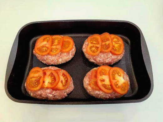 Котлеты с помидорами и сыром в духовке
