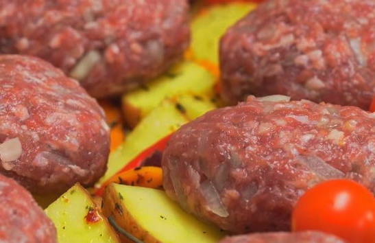 Котлеты с овощами в духовке