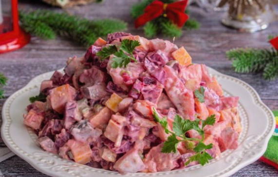 Салат из вареной свеклы с селедкой