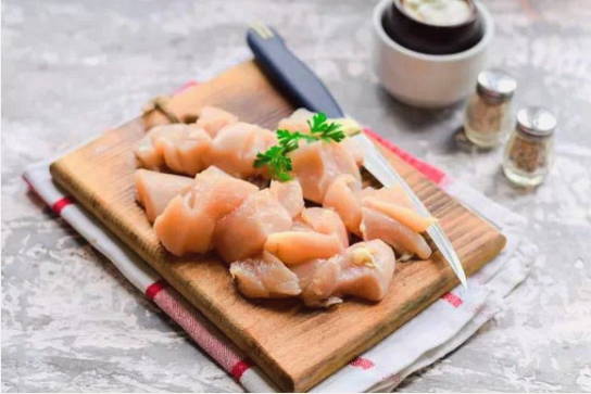 Макароны с куриным филе на сковороде