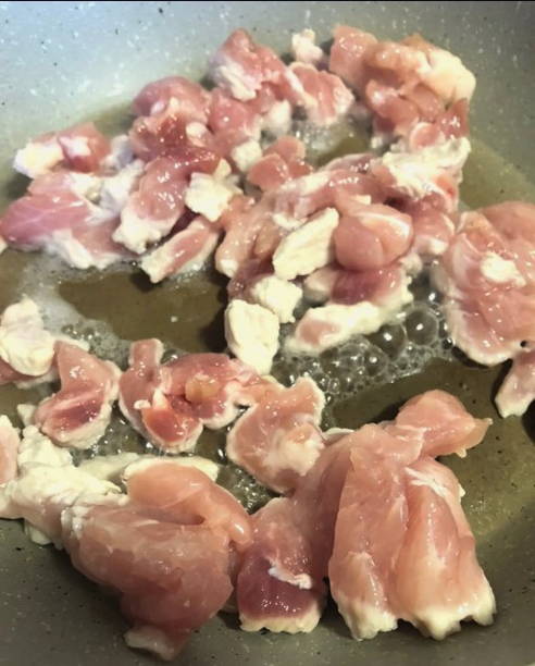 Макароны с мясом в сливочном соусе