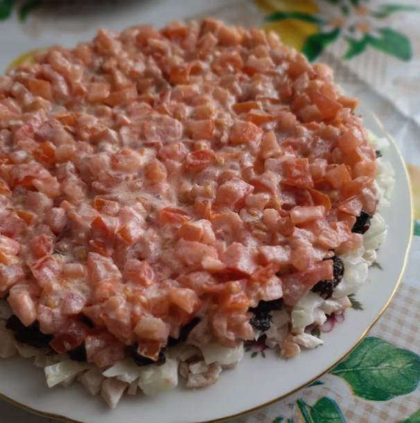 Салат «Карабас Барабас» с черносливом