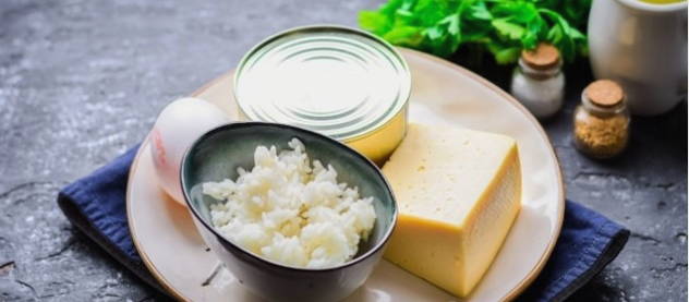 Котлеты из рыбных консервов с рисом
