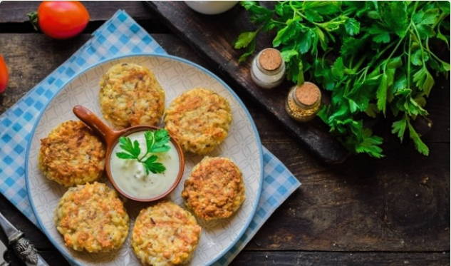 Котлеты из рыбных консервов с рисом