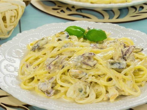 Макароны с морепродуктами в сливочном соусе