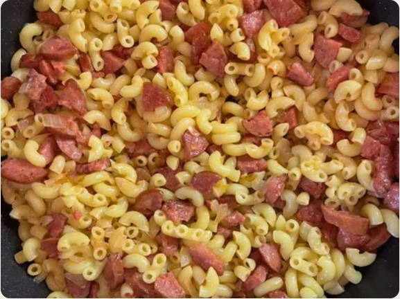 Макароны с копченой колбасой