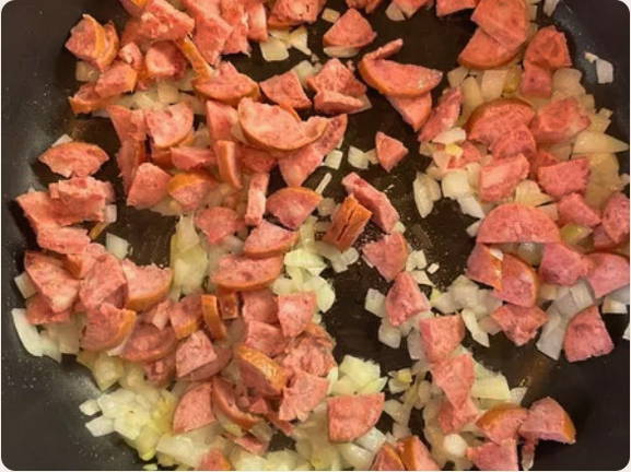 Макароны с копченой колбасой