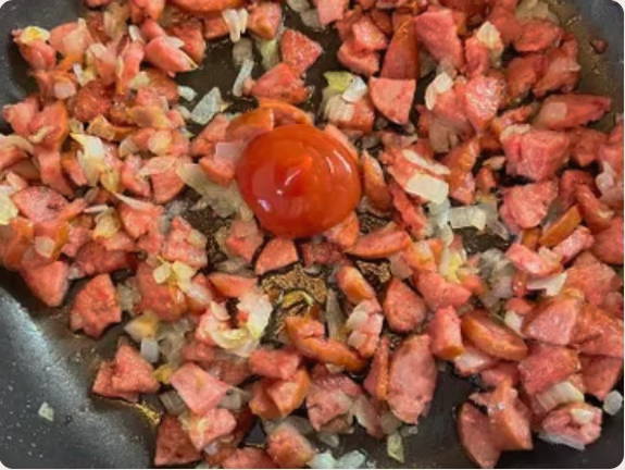 Макароны с копченой колбасой
