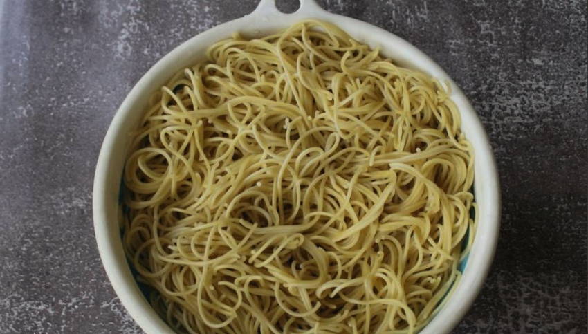 Макароны с тушенкой в казане