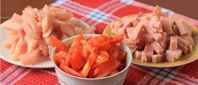 Салат «Кармен» с курицей и ветчиной