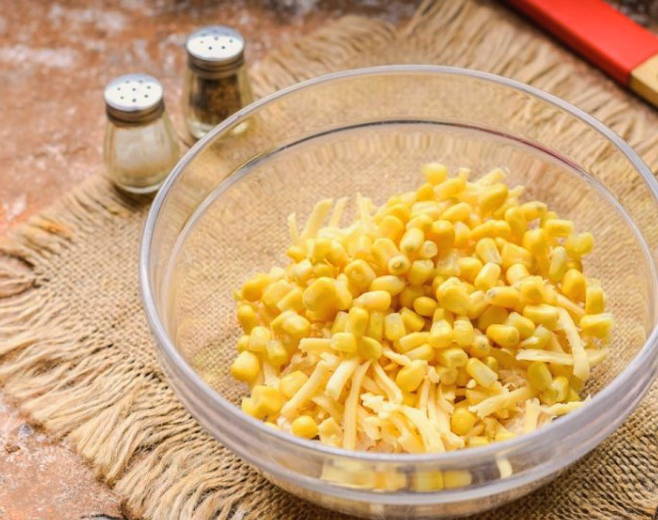 Салат «Карибский» с курицей и ананасами