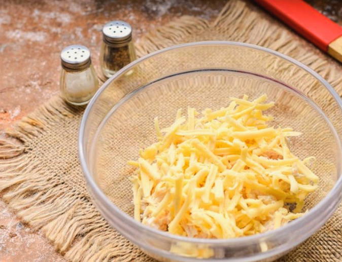 Салат «Карибский» с курицей и ананасами