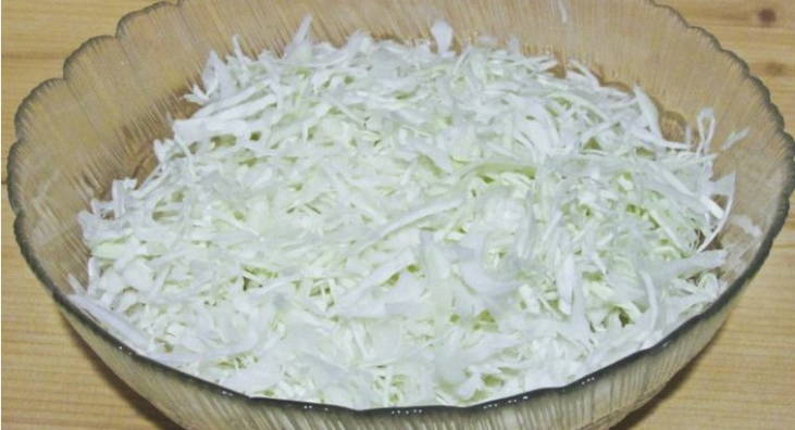 Салат «Карелия» с ветчиной и капустой