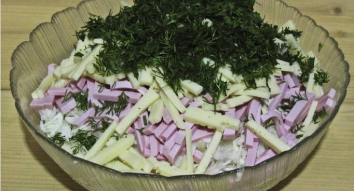 Салат «Карелия» с ветчиной и капустой