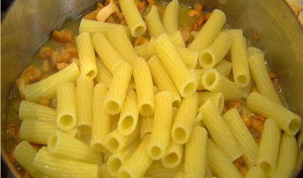 Макароны с лисичками