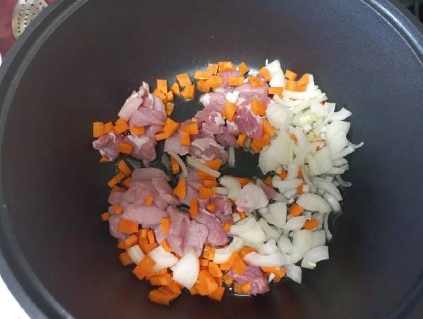 Макароны с мясом в казане